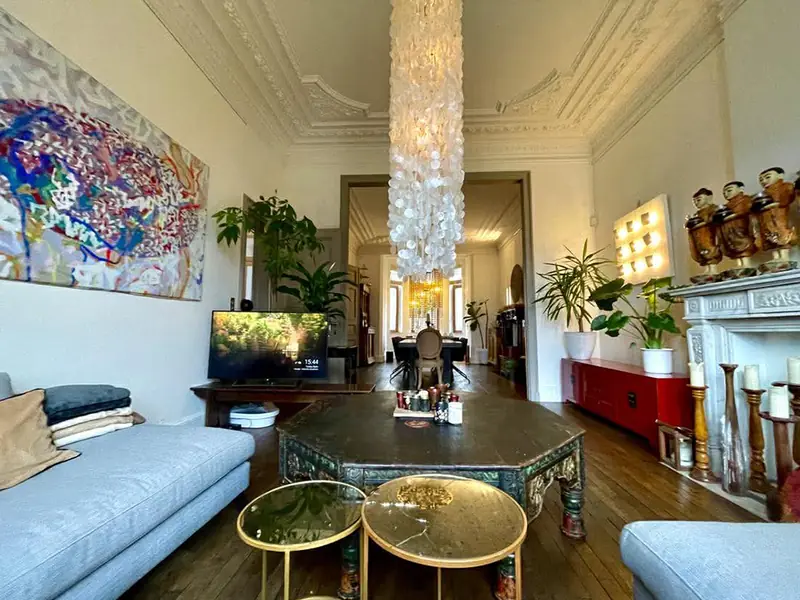 Salon with high ceilings, art and armchairs